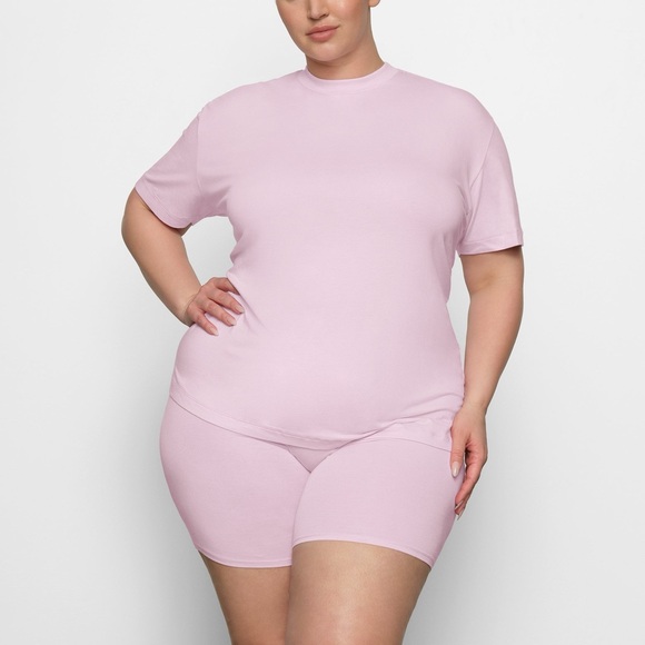 Skims Boyfriend Tshirt in Cherry Blossom - Picture 1 of 3